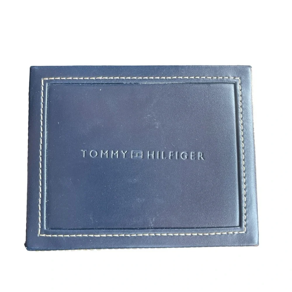 Tommy Hilfiger Men's Black Leather Wallet Bifold 6 Credit Card Pockets Gift Box